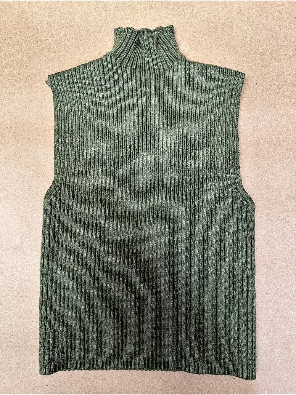 Zara Ribbed Sleeveless Turtleneck in Green Size Medium